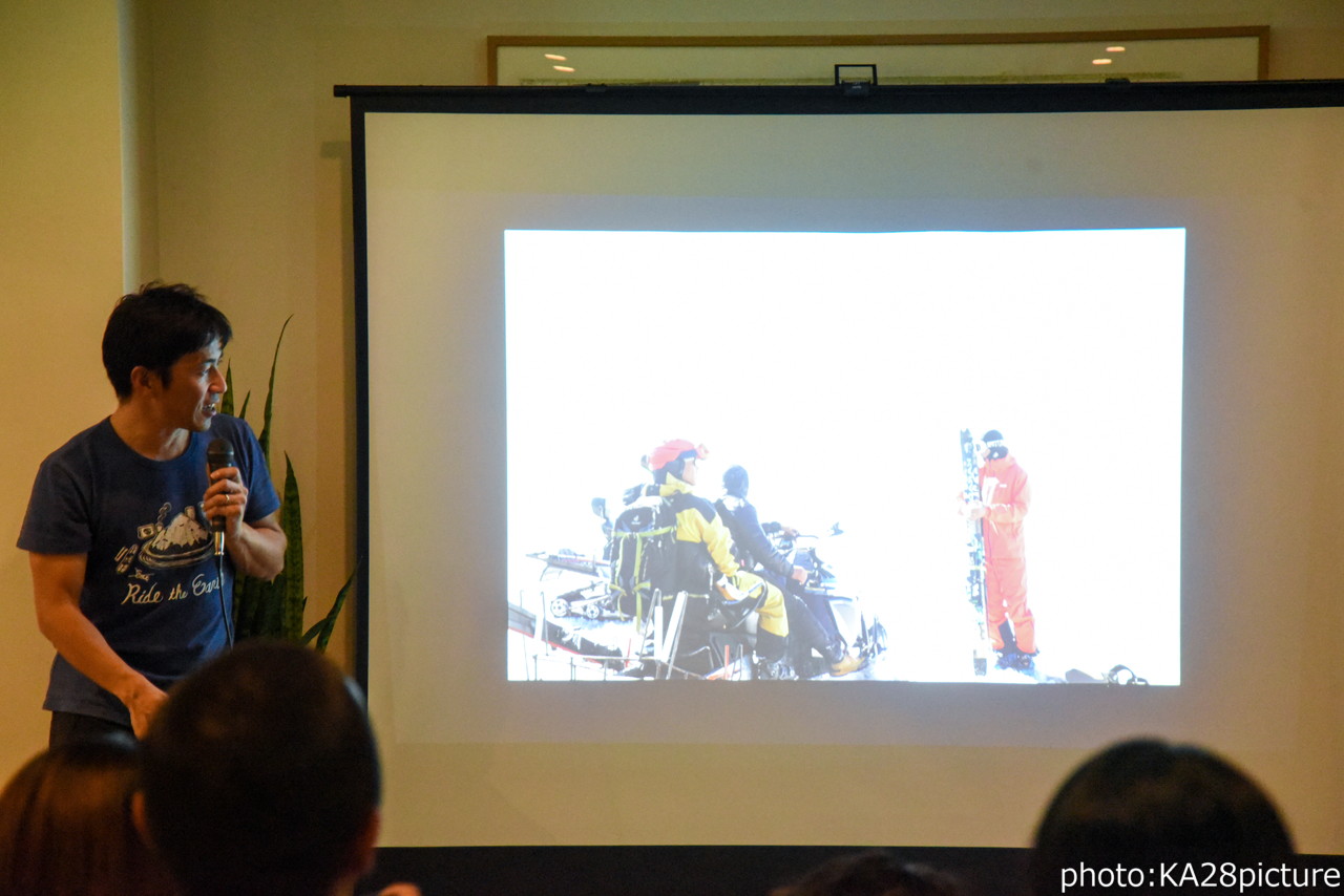 広い地球をステージに、児玉毅さんが滑り、佐藤圭さんが撮る。【Ride the Earth 地球を滑る旅】 photobook No.7 『CHINA』リリースイベント in 帯広市・Cafe ＆ Bar NUPKA